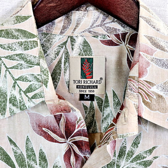 Tori Richard Honolulu Shirt Size Medium Hawaiian ButtonUp Short Sleeve Tropical - Picture 2 of 9
